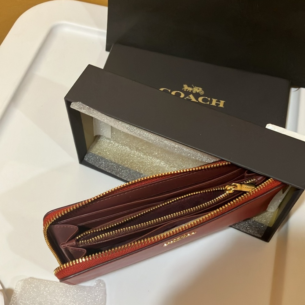 Coach BP Smth slim Accordian Zip around Red Apple leather wallet - Picture 3 of 9